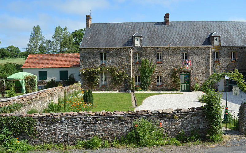 Le Pont de la Pierre Vintage B&B, Saint CLair sur l'Elle, France
